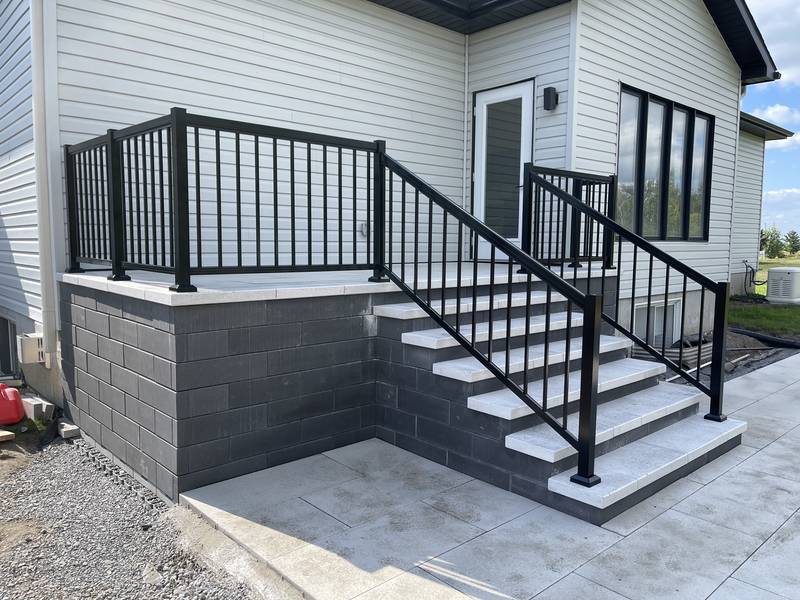 Black Stair & Landing