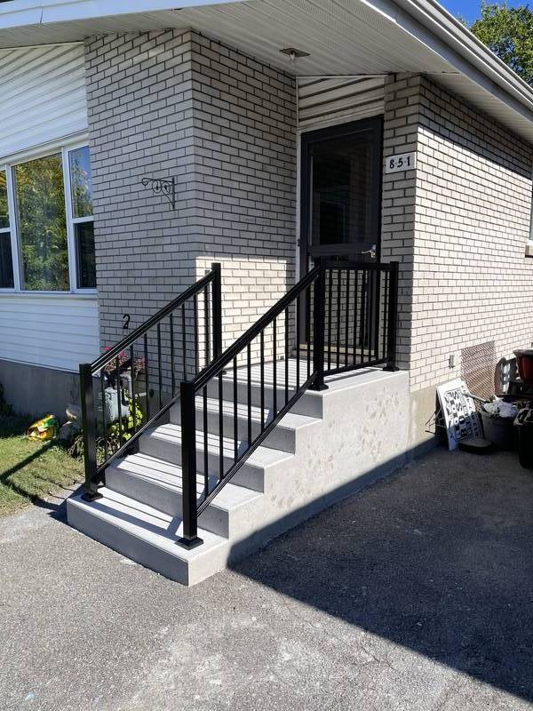 Concrete Step Railing
