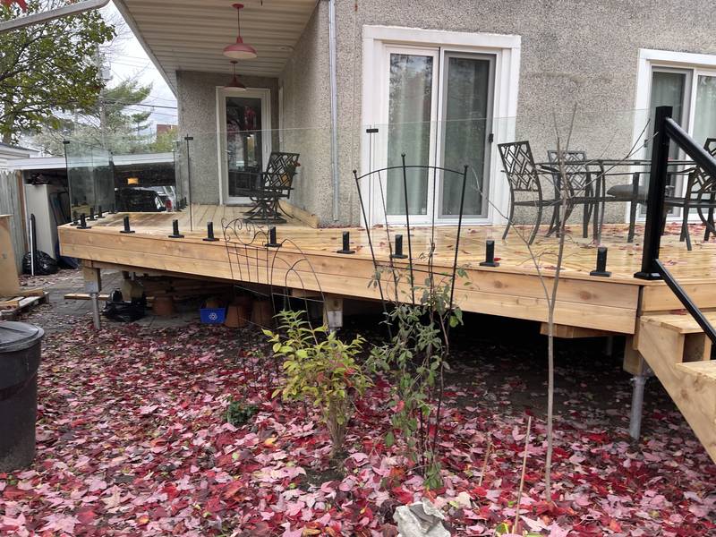 Cedar Deck Glass Rail